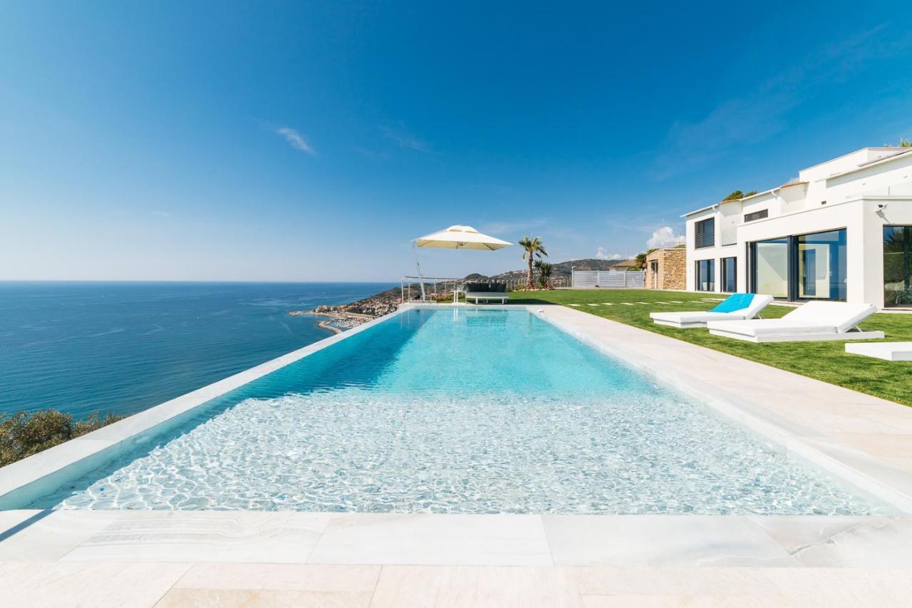 Sabrina Riviera Dei Fiori A Picco Sul Mare Con Piscina Privata ,wellness & Imperia